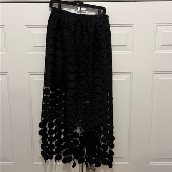 Chic Black Circle Design Midi Skirt - Picture 2 of 4